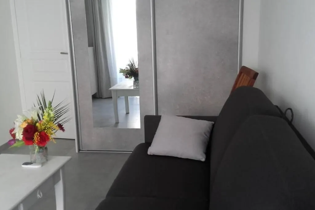 Port Vauban Appartement F3 Refait A Neuf Antibes